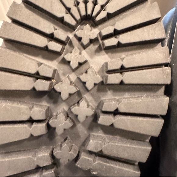 American Eagle Women’s Black Mary Jane’s Chunky Lug Sole Size 6 NEW - Picture 7 of 9